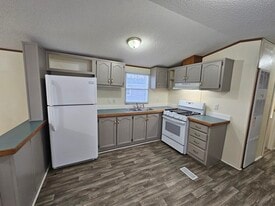 5687 Lowell Rd in Rome, NY - Building Photo