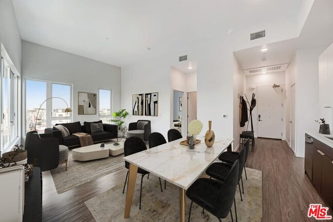 107 S Hewitt St in Los Angeles, CA - Building Photo - Building Photo