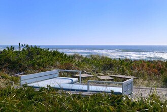 323 Marine Blvd in Amagansett, NY - Building Photo - Building Photo