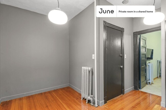 Private bedroom in 3 bed/1 bath Home in Boston, MA - Building Photo - Building Photo