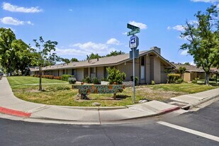 Campos Verde West Apartments