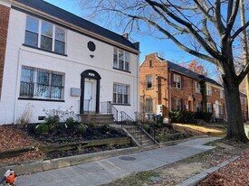 313 Parkland Pl SE, Unit 2 in Washington, DC - Building Photo