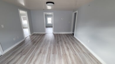 42 Winthrop St, Unit Winthrop st in Taunton, MA - Building Photo - Building Photo