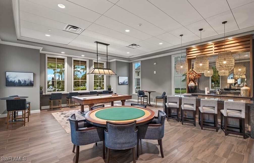 9241 Cayman Dr in Naples, FL - Foto de edificio