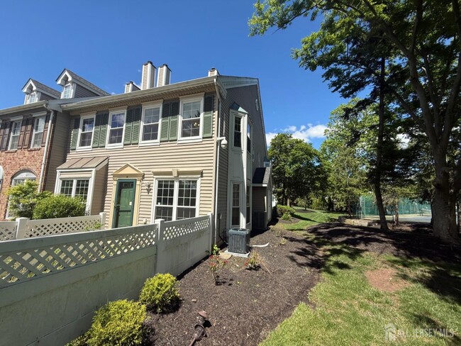 128 Albury Way in North Brunswick, NJ - Building Photo - Building Photo
