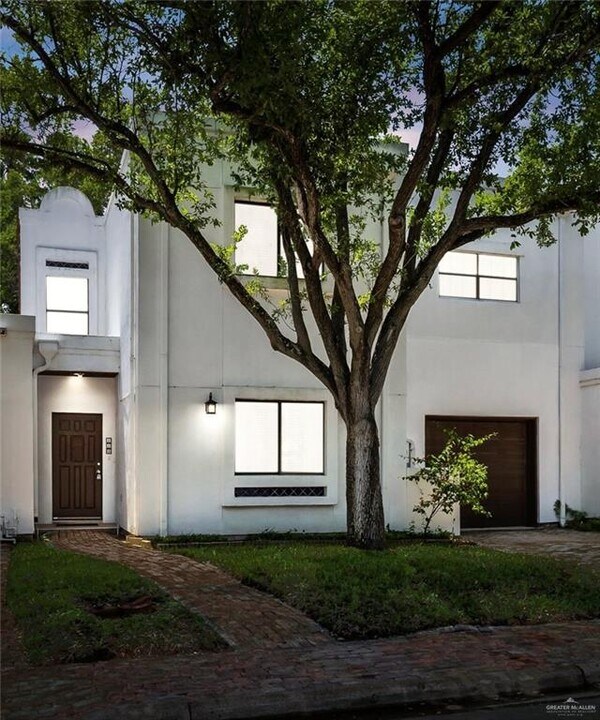 113 W Tearose Ave in McAllen, TX - Building Photo