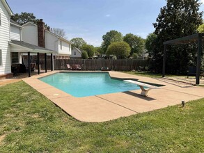329 Oakleigh Dr in Collierville, TN - Building Photo - Building Photo