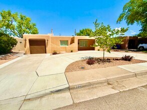 4221 Broadmoor Ave NE in Albuquerque, NM - Building Photo - Building Photo