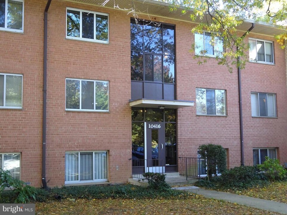 10416 Rockville Pike in North Bethesda, MD - Building Photo