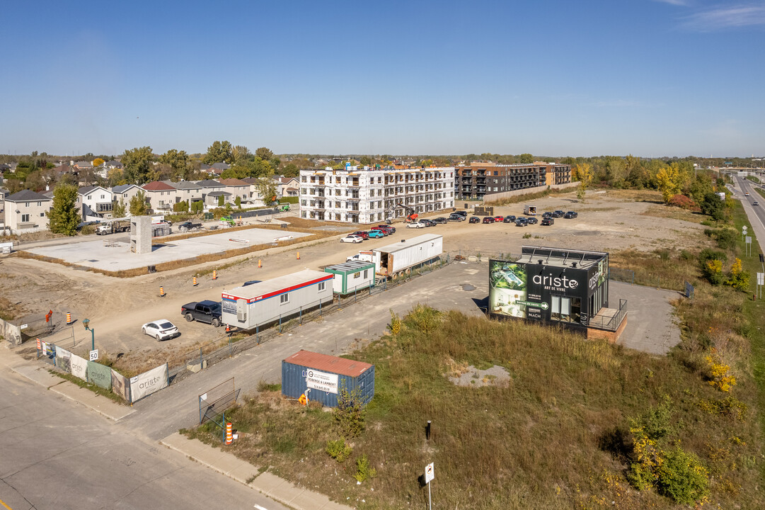 Aristo Condo in Laval, QC - Building Photo