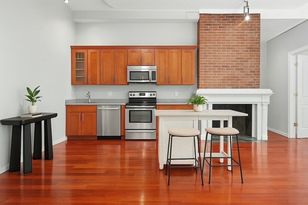 167 Beacon St, Unit 1 in Boston, MA - Building Photo