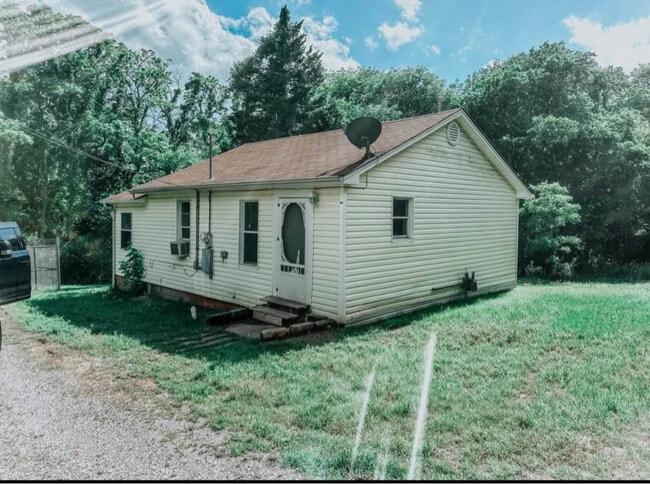 property at 902 W Dunbar St