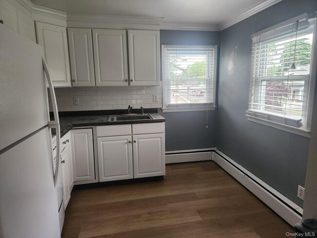 296 Old Farmingdale Rd in West Babylon, NY - Building Photo - Building Photo