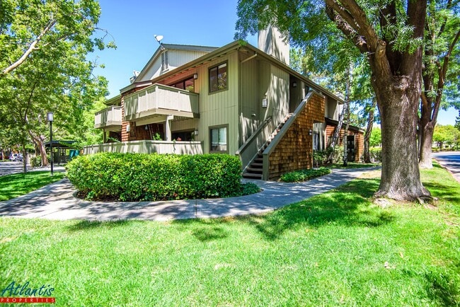 property at 2910 La Terrace Cir