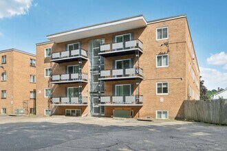 1045 River in Hyde Park, MA - Building Photo - Building Photo