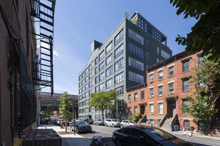 Williamsberry in Brooklyn, NY - Foto de edificio - Building Photo