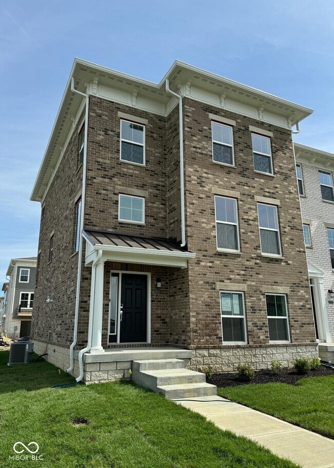 9311 Clarendon Dr in Fishers, IN - Foto de edificio - Building Photo