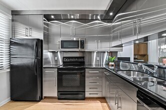 3507 Village Blvd in West Palm Beach, FL - Foto de edificio - Building Photo