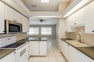 6615 Oakbrooke Cir in Bradenton, FL - Building Photo - Building Photo
