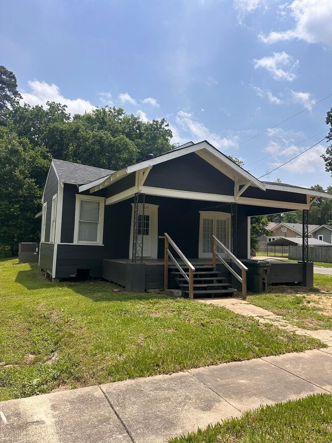 property at 2627 Dillard St
