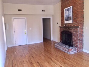 329 E St SE in Washington, DC - Building Photo - Building Photo