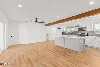 3016 E Turney Ave in Phoenix, AZ - Foto de edificio - Building Photo