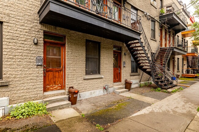 4532 Chambord Rue in Montréal, QC - Building Photo - Building Photo
