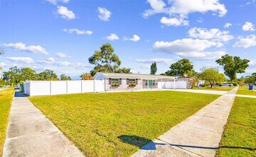 7717 W Powhatan Ave in Tampa, FL - Building Photo - Building Photo