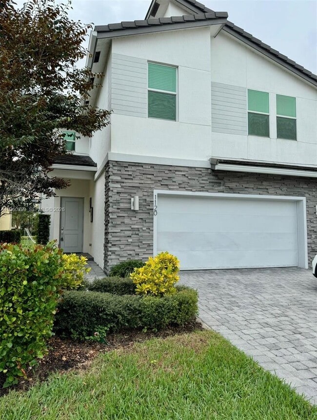 property at 1120 Veleiros Blvd