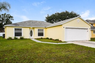 905 Louvre Ct in Kissimmee, FL - Building Photo