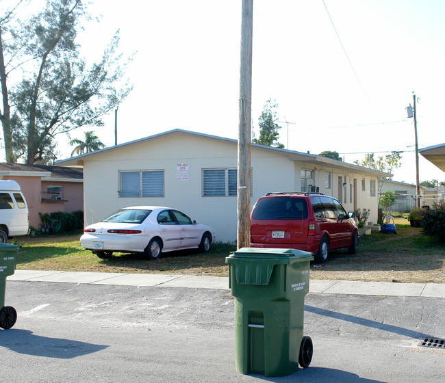 1122-1162 NW 10th St in Homestead, FL - Building Photo - Building Photo