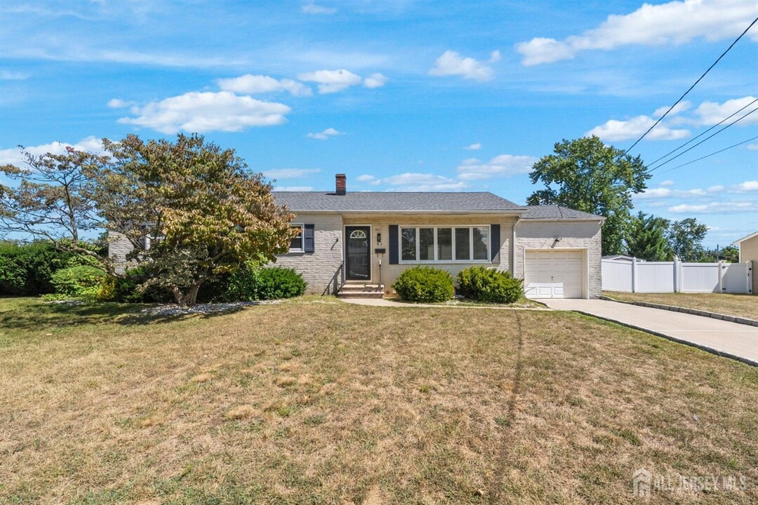 41 Herbert Ave in Spotswood, NJ - Building Photo