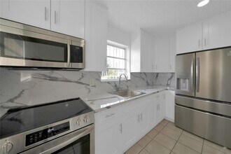 7145 SW 13th St in Miami, FL - Building Photo - Building Photo