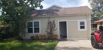 912 Jennetta St in Rosenberg, TX - Building Photo