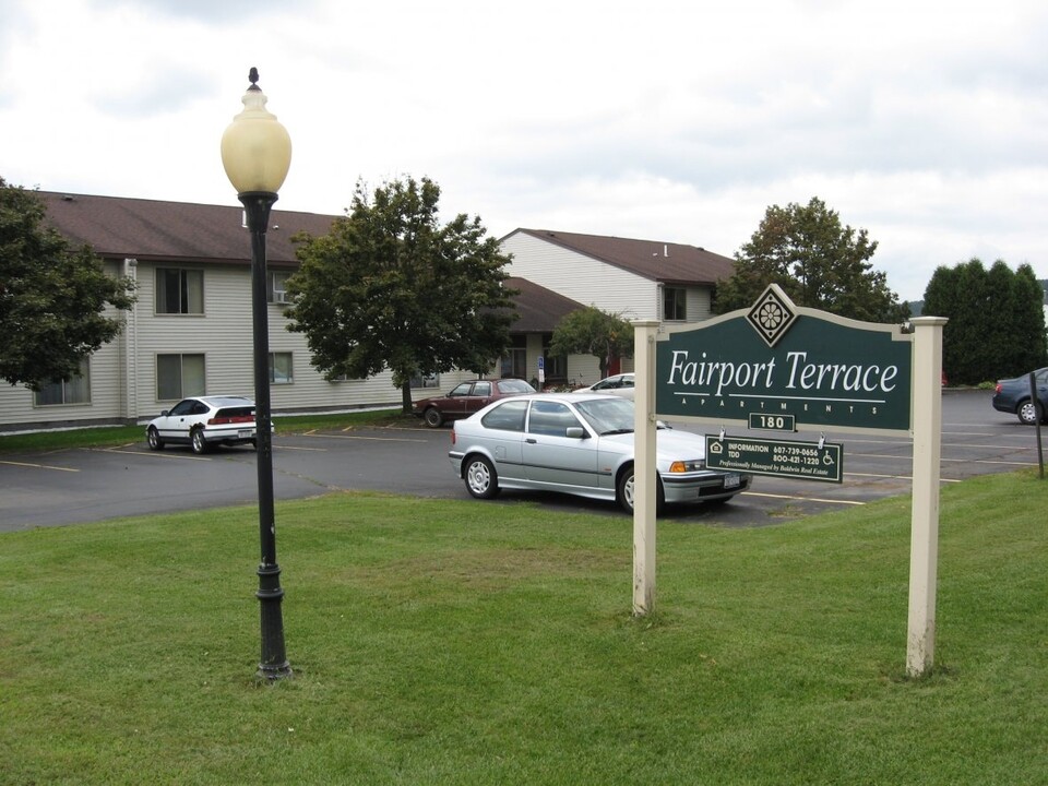 Fairport Terrace Apartments in Horseheads, NY - Foto de edificio