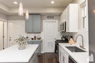 3570 W Dickens Ave in Chicago, IL - Building Photo - Building Photo