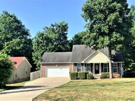 1756 Hazelwood Rd in Clarksville, TN - Building Photo