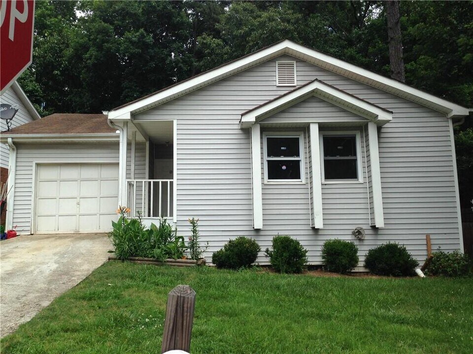 5324 Ridge Forest Dr in Stone Mountain, GA - Building Photo