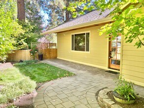1279 NW Vicksburg Ave in Bend, OR - Building Photo - Building Photo