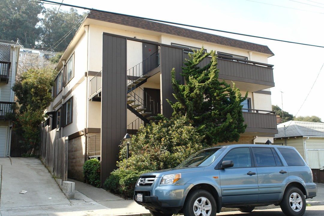 530 Adams St in Albany, CA - Building Photo