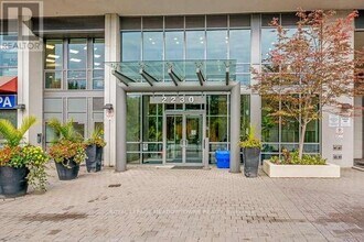 2230-2230 Lake Shore Blvd W in Toronto, ON - Building Photo - Building Photo