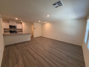 6169 Aster Gdn St in North Las Vegas, NV - Building Photo - Building Photo