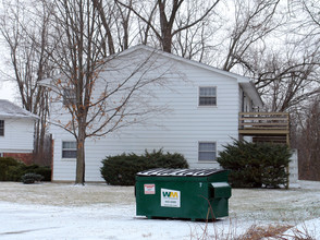 Sleepy Hollow Apartments in Fort Wayne, IN - Building Photo - Building Photo