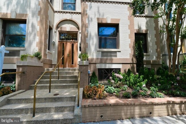 1843 Mintwood Pl NW, Unit 102 in Washington, DC - Foto de edificio - Building Photo