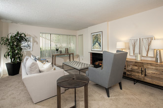 Delta Pointe Apartments in Sacramento, CA - Building Photo - Interior Photo