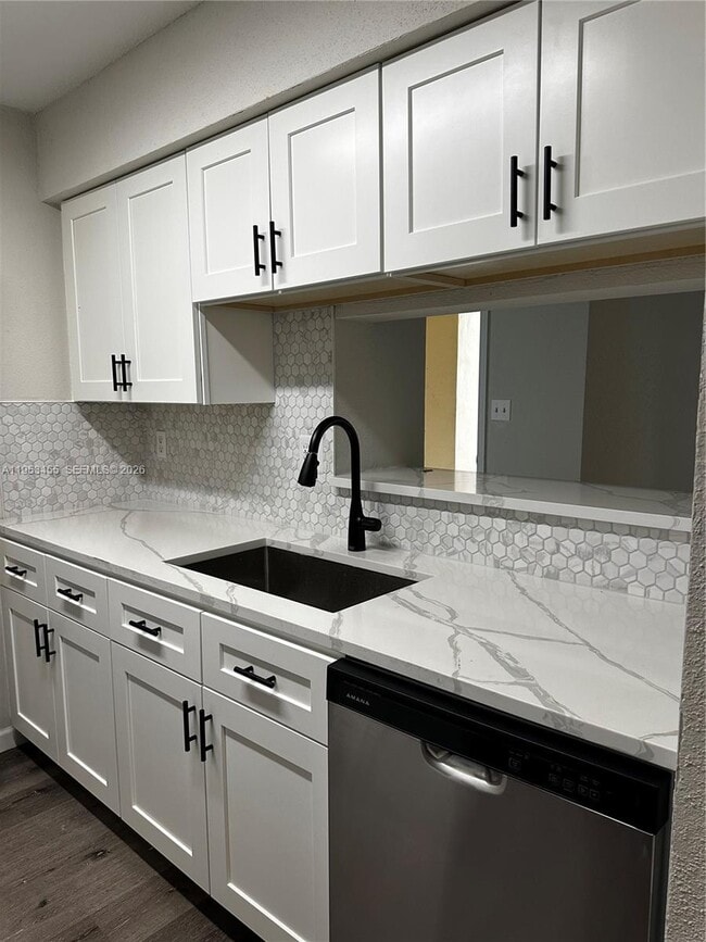 833 Riverside Dr in Coral Springs, FL - Building Photo - Building Photo