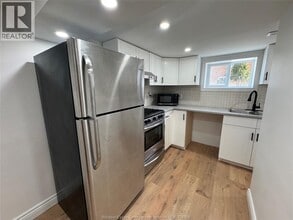 1060 Langlois Ave in Windsor, ON - Building Photo - Building Photo