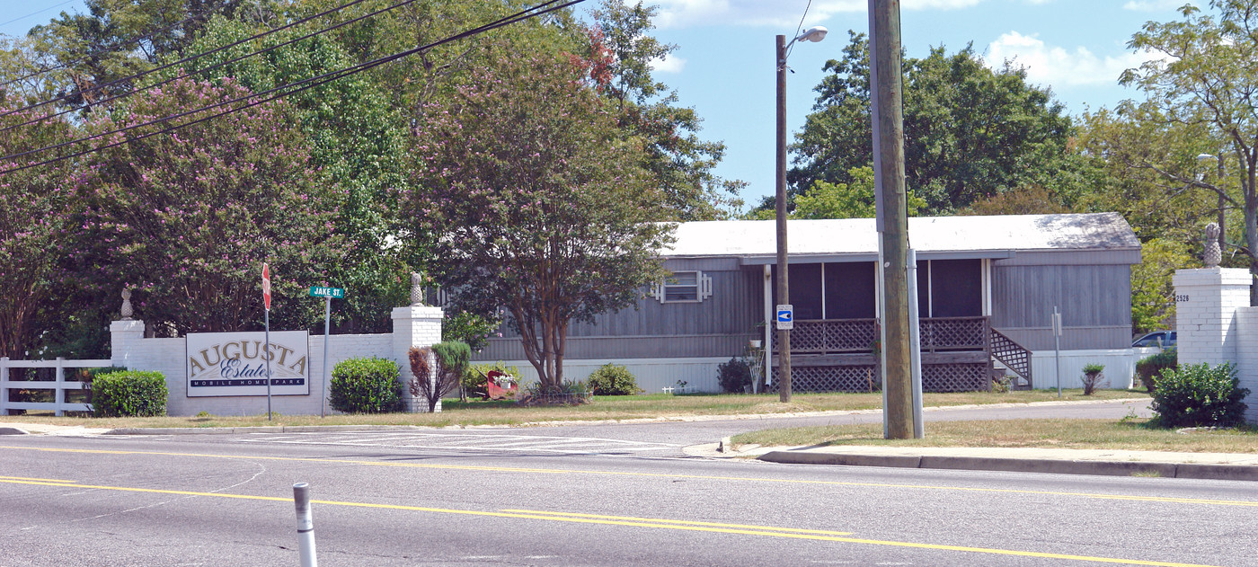 2526 Milledgeville Rd in Augusta, GA - Foto de edificio