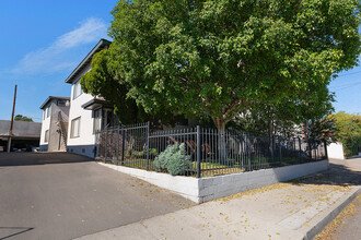 6525 Troost Ave in North Hollywood, CA - Building Photo - Building Photo