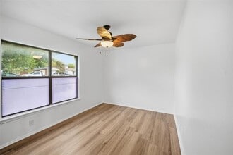 5810 Sun in San Antonio, TX - Building Photo - Building Photo